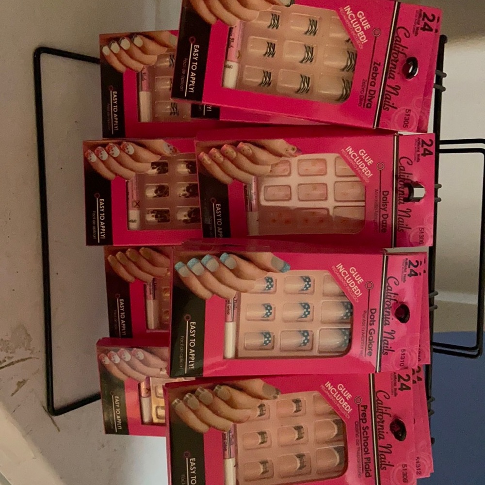 Glue on nails (don’t come with glue)